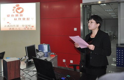 生命人寿陕西分公司党委书记、总经理助理王芳宣读倡议书